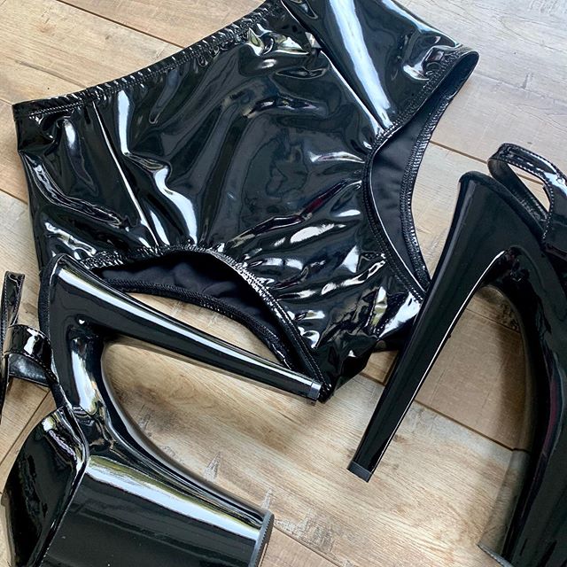 Heroine Liquid High Waist Hot Pants